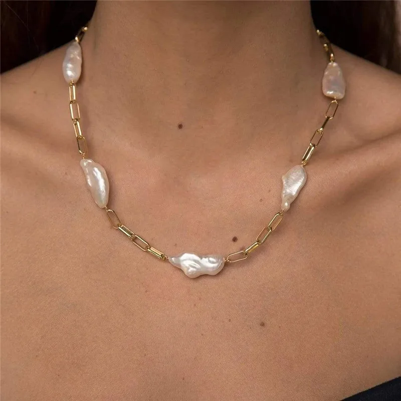 Women's Pearl and Chain Necklace