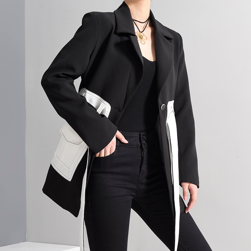 Women's Black Blazer White Pockets