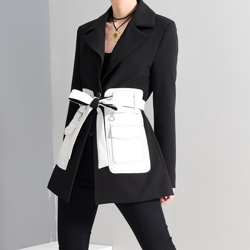 Women's Black Blazer White Pockets