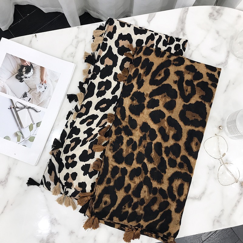 Women's Scarf in Leopard Print