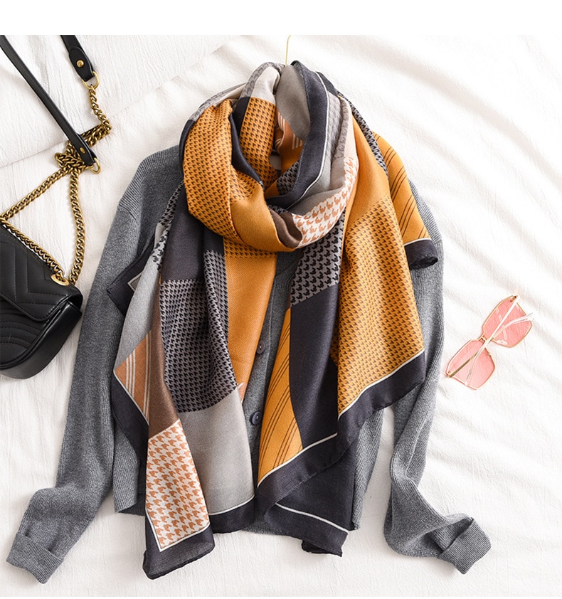 Women's Striped Scarf